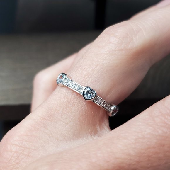 Size 9 Sterling Silver Clear Hearts Cubic Zirconia Ring - Picture 2 of 7
